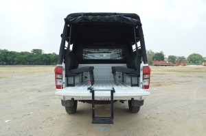 isuzu-d-max-parallel-seats-7