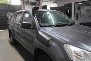 isuzu-d-max-functional-snorkel-1