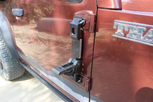 mahindra-thar-proman-folding-door-step-6