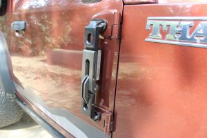 mahindra-thar-proman-folding-door-step-7