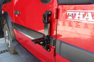 mahindra-thar-proman-folding-door-step-9