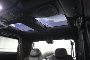 mahindra-thar-sunroof-hatch-16