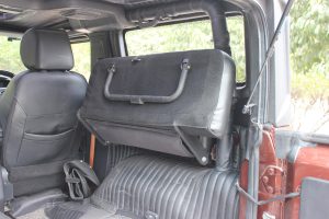 mahindra-thar-parallel-seats-%26-covers-3