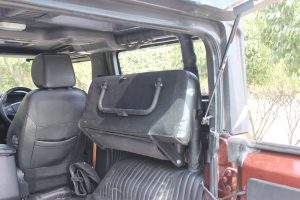 mahindra-thar-parallel-seats-%26-covers-6