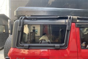 mahindra-thar-side-window-mounting-15