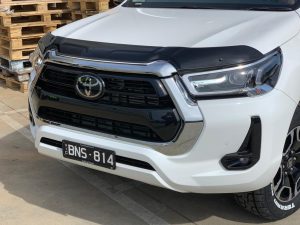 toyota-hilux-bonnet-visor-2