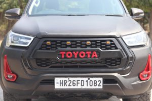 toyota-hilux-front-grill-4